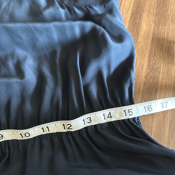 Cinq a Sept
Lenora Silk Charmeuse Mini Dress
Size small - Picture 7 of 9